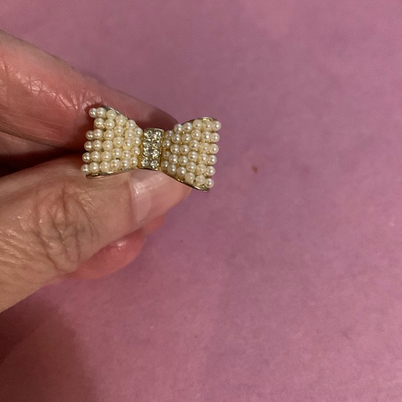 Bow ring size 9 1/2 one small pearl missing hardly noticeable low price - Picture 4 of 7